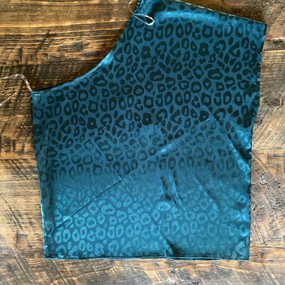 Entro Women's Leopard One Shoulder Top - Picture 5 of 16